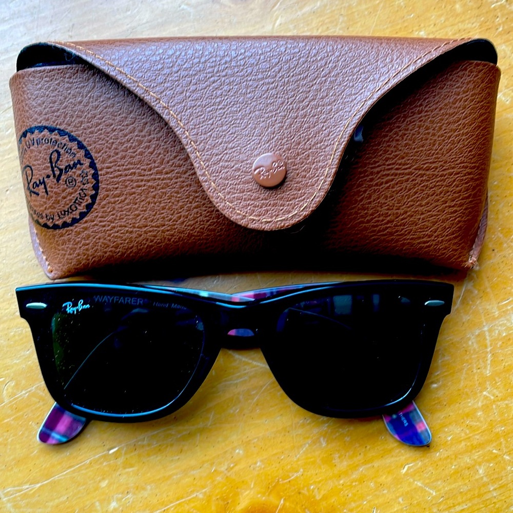 Classic black Rayban Wayfarers